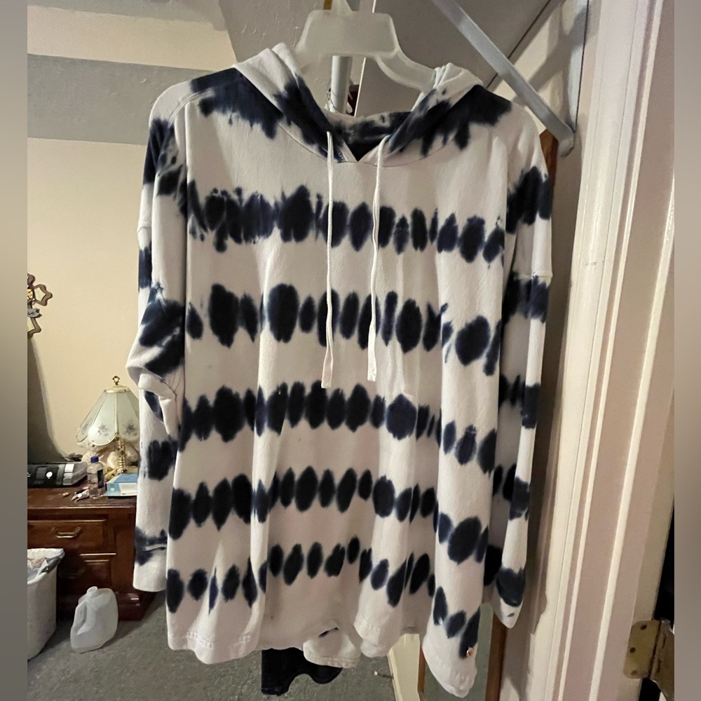 Women’s plus size sweat shirt